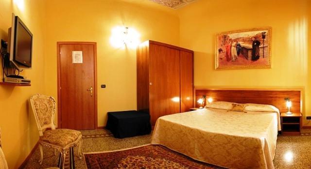 La Luna Guest House Florence Exterior photo